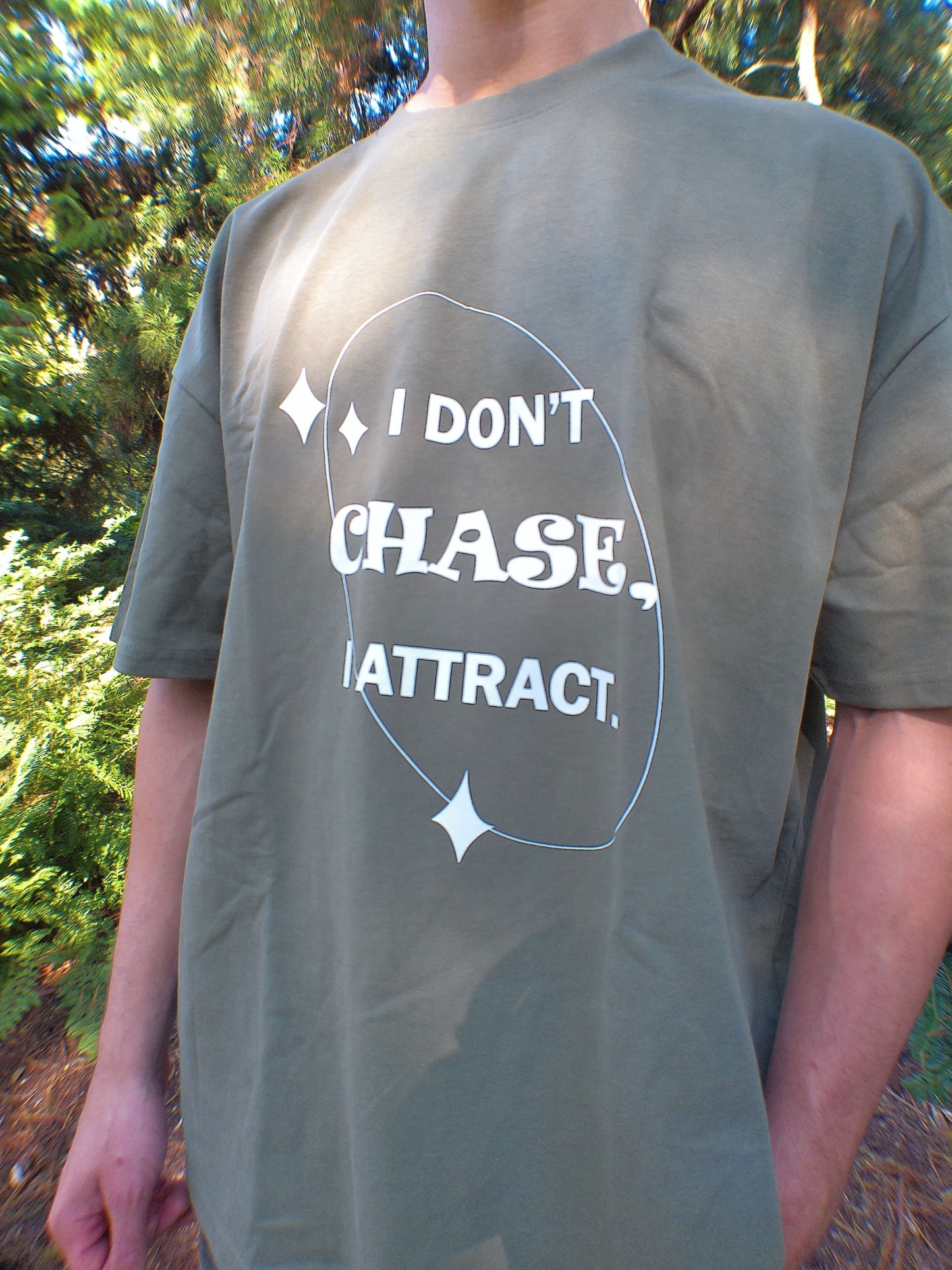 I ATTRACT TEE - OLIVE